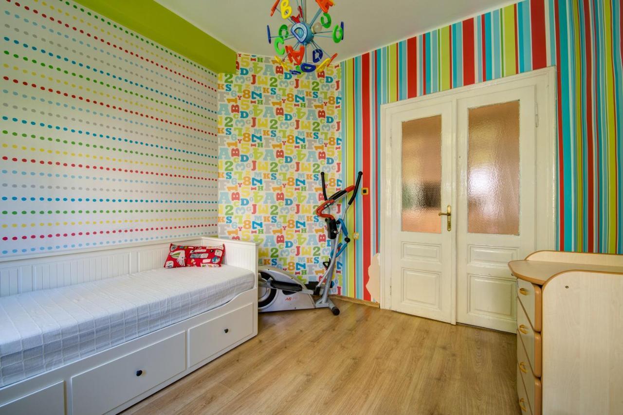 Apartment 65 - Airy Aprt At Top Center Софія Екстер'єр фото